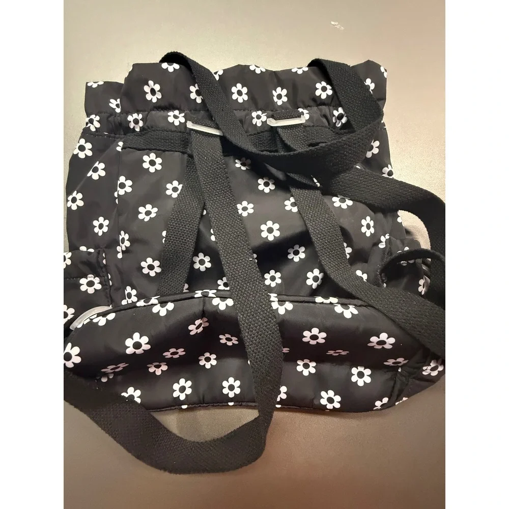 Art Class Black White Floral Daisy Backpack‎ Drawstring Magnetic Snap Closure
